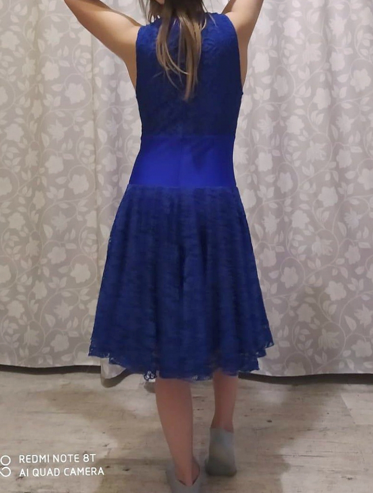Рейтинговое платье синий гипюр и атласный пояс